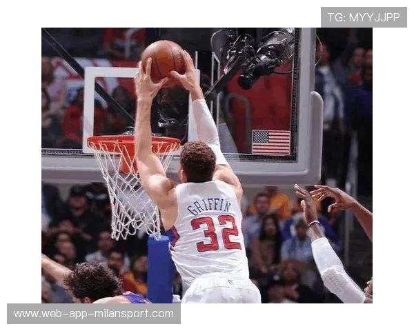 NBA巨星踩着logo豪投远射，定义篮球的极致魅力