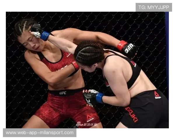 UFC女拳手连击爆头，裁判紧急叫停